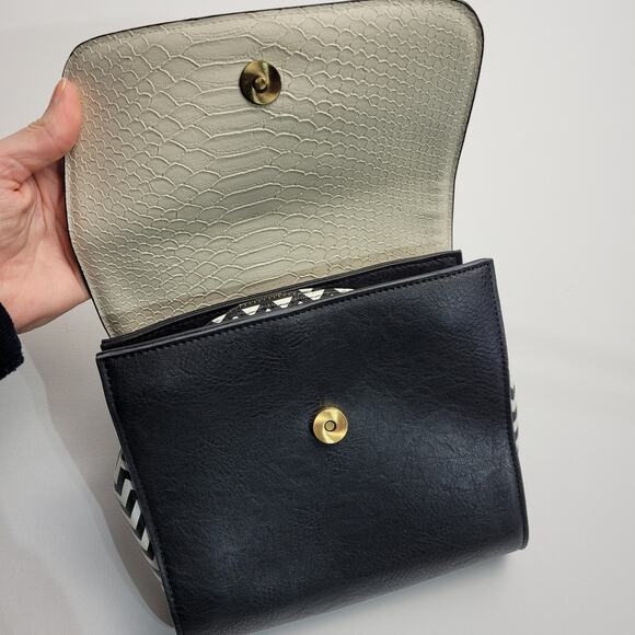 NWT Crossbody Bag Purse Textured Black White Detachable Chain Strap Small - Picture 11 of 13